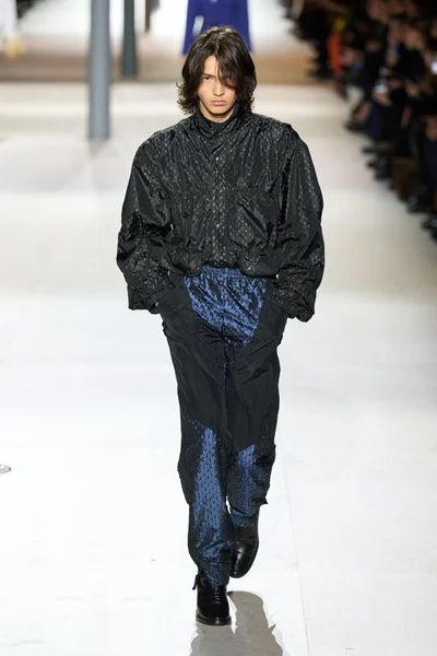 Look 19